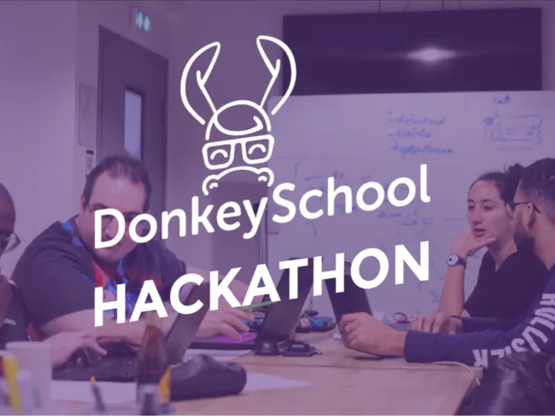 Carte-titre du hackathon DonkeySchool, avec des participants en fond